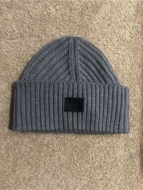 rag & bone rib knit beanie in light gray-blue